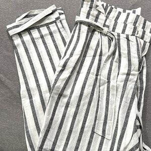 Women’s sz M NY & Co paper bag waist pants. NWT